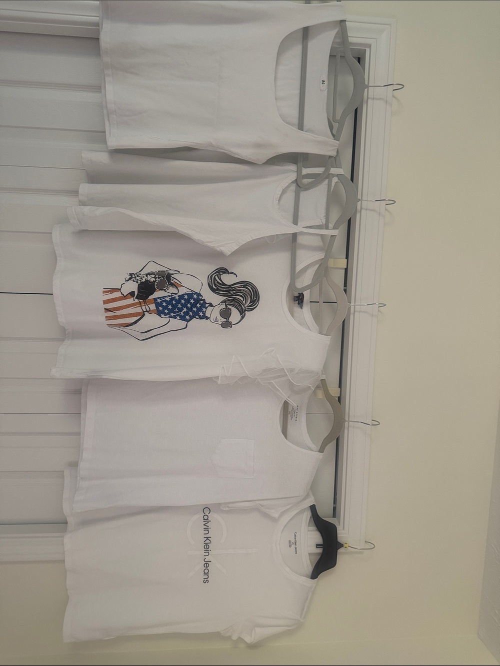Top, t-shirt - Picture 3 of 15
